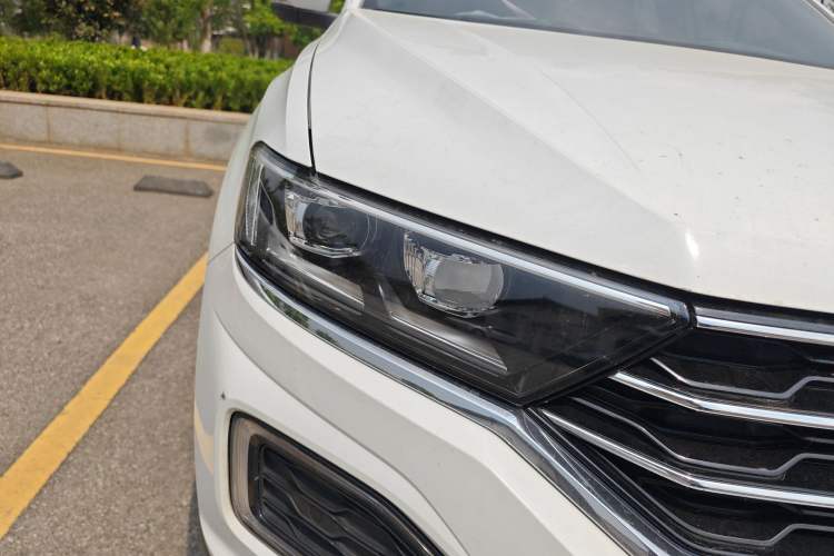 Used Volkswagen T-ROC 2019 280TSI DSG Two-Wheel-Drive Luxury Version China V Emission Standard Right Front Headlight