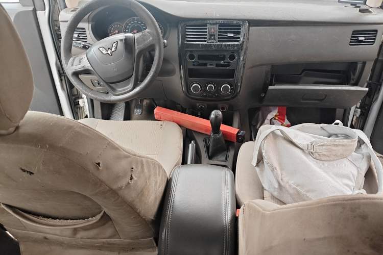 Used Wuling Rongguang V 2016 1.5L Standard Version