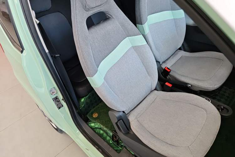 Used Wuling Hongguang MINIEV 2021 Macaron Fashion Edition Lithium-Ion Battery Right Front Seat