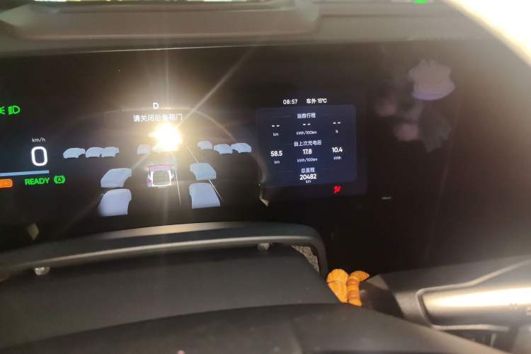 Used HiPhi Y 2023 560 km Pioneer Edition Odometer Close Up