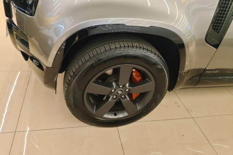 Used Land Rover Defender 2024 110 3.0T P400 X-DYNAMIC HSE Left Front Wheel Hub