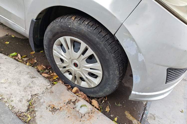 Used Wuling Hongguang 2015 1.5L S Basic Version China V Standard Right Front Wheel Hub