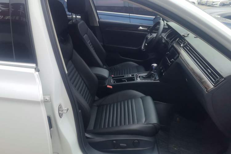 Used Volkswagen Magotan 2018 Facelift 330TSI DSG Luxury Model Right Front Seat