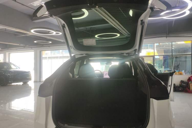 Used Tesla Model Y L 2025 Model Long-Range All-Wheel-Drive Version