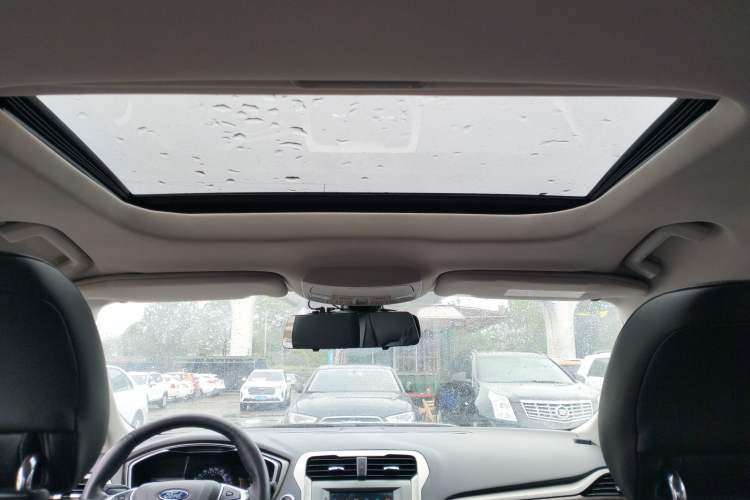 Used Ford Mondeo 2013 2.0L GTDi 200 Luxury Model Headliner