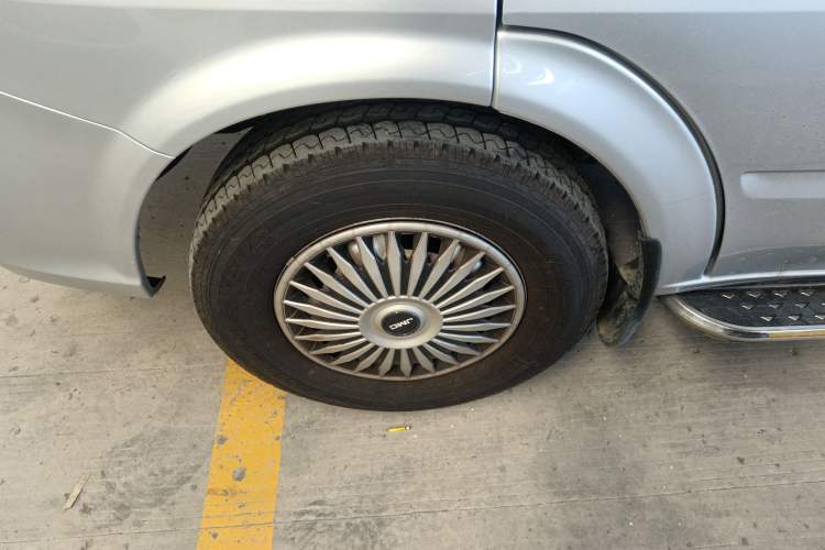 Used JMC Fushun 2023 2.0T Manual Short Wheelbase Low-Roof Commercial Multi-Purpose Passenger Vehicle 6 Seats with Lift-Up Tailgate
