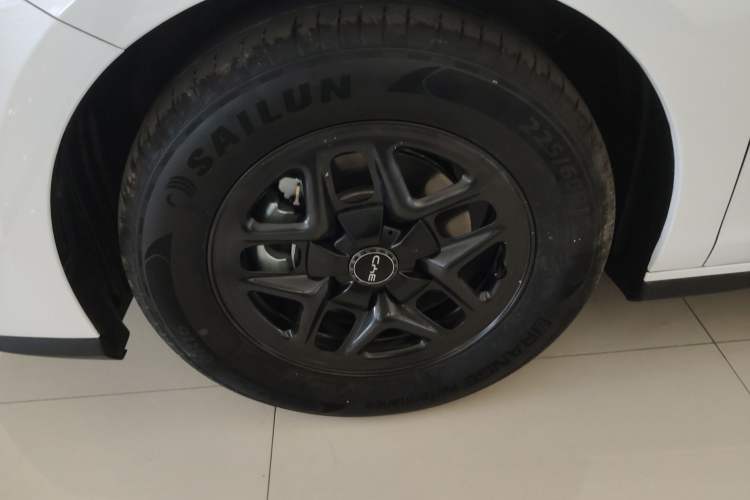 Used BYD Seal 05 DM-i 2025 DM-i Smart Drive 55KM Luxury Model Left Front Wheel Hub