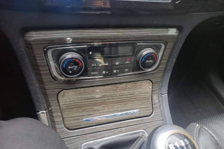 Used Zotye T600 2015 1.5T Manual Luxury Model Audio And AC Panel