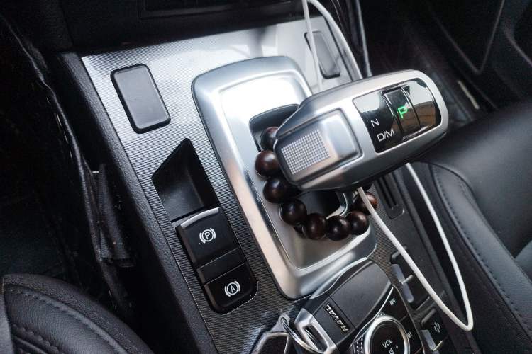 Used Haval H6 Coupe 2017 Blue Label 2.0T Automatic Two-Wheel Drive Urban Model Gear Lever