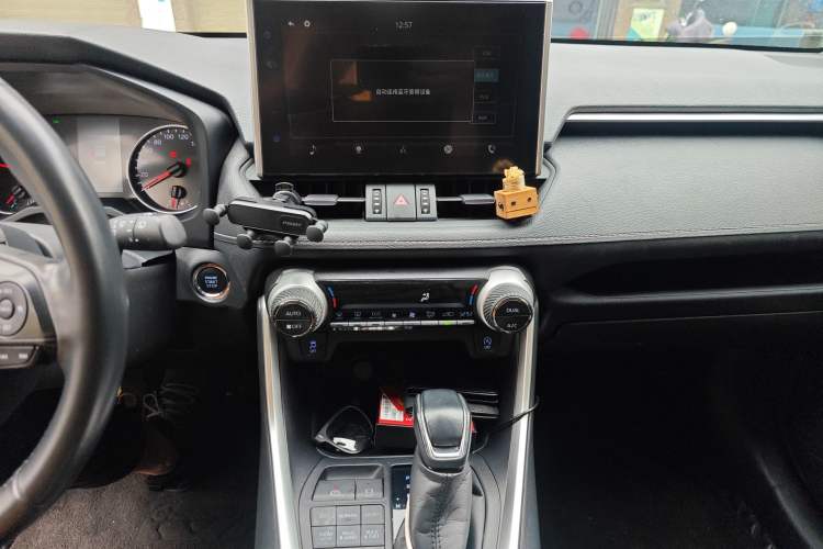 Used Toyota Wildlander 2021 2.0L CVT 4x4 Luxury Edition Audio And AC Panel