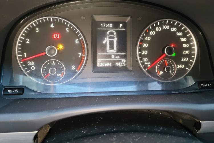 Used Volkswagen Touran 2015 1.4T DSG Flagship Edition 5-seater Odometer Close Up