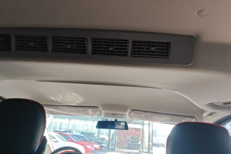 Used JAC Refine M3 2025 PLUS 1.8L Manual Smart Connect Version 7/8 Seats
