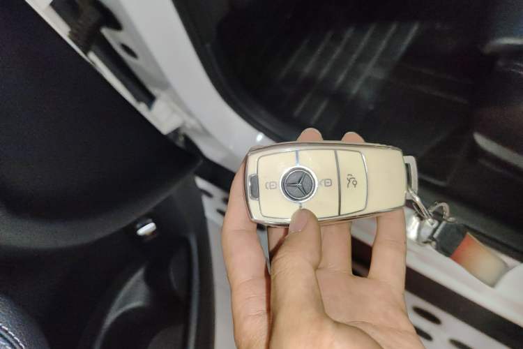 Used Mercedes-Benz GLC 2020 GLC 260 L 4MATIC Dynamic Model Vehicle Key