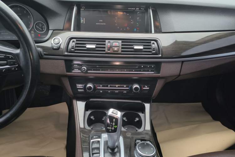 Used BMW 5 Series 2014 525Li Luxury Design Package
