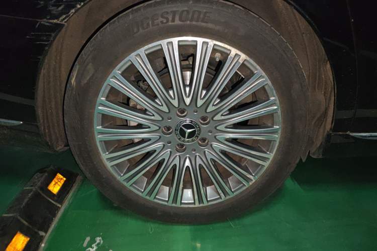 Used Mercedes-Benz E-Class 2020 E 300 L Luxury Model Right Front Wheel Hub