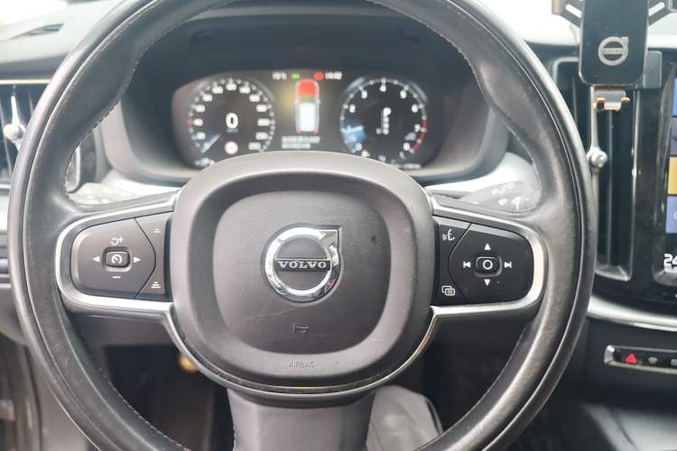 Used Volvo XC60 2019 T5 4x4 Smart Edition China V Standard
