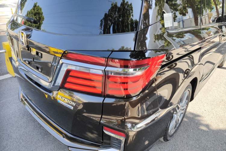 Used Honda Elysion 2019 2.0L Hybrid Luxury Edition
