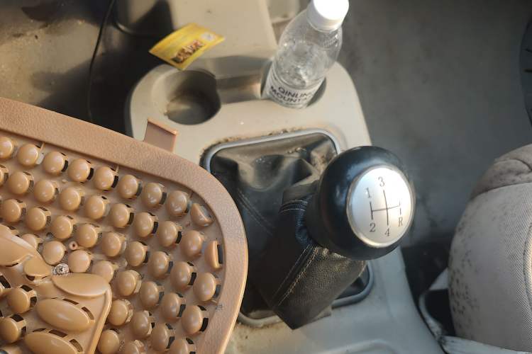 Used FORTHING Lingzhi 2016 M3L 1.6L 7-Seater Comfort Model Gear Lever