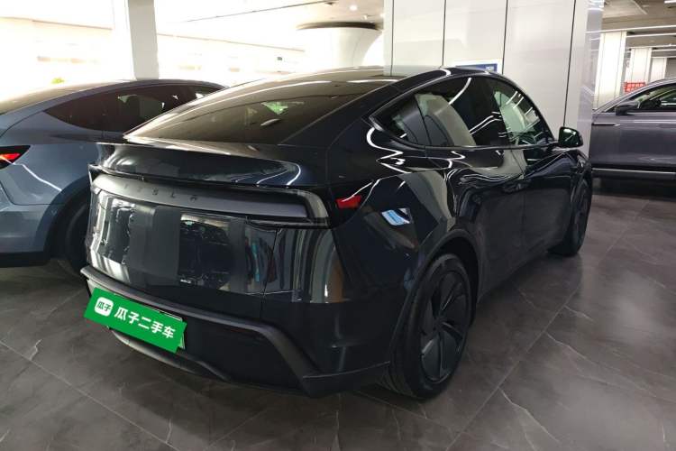 Used Tesla Model Y 2025 Long-Range All-Wheel-Drive Version
