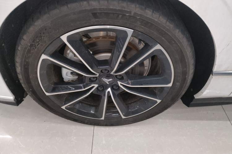 Used VOYAH PASSION 2024 PHEV Four-Wheel Drive Ultra-Long Range Flagship Model Exterior 4