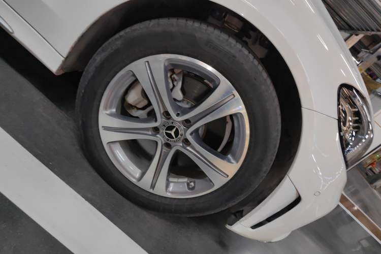 Used Mercedes-Benz C-Class 2021 C 260 L Sport Edition Right Front Wheel Hub