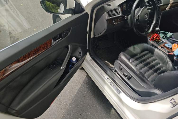 Used Volkswagen Passat 2011 1.8TSI DSG Prestige Edition Driver Seat