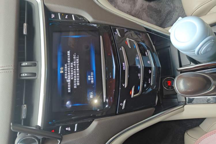 Used Cadillac XTS 2015 28T Comfort Model Audio And AC Panel