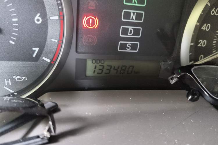 Used Toyota Land Cruiser 2012 4.0L Automatic VX Odometer Close Up