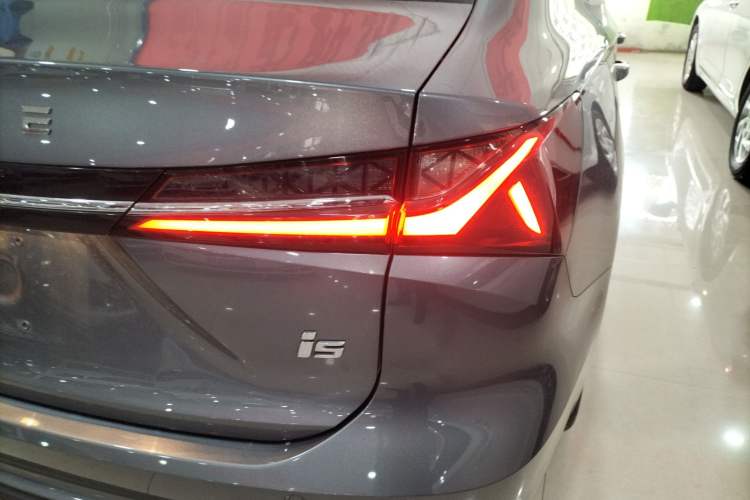 Used Roewe i5 2023 1.5L CVT Luxury Edition Right Rear Taillight