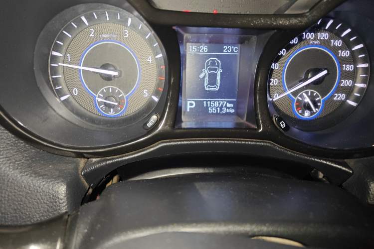 Used JMC Yusheng S350 2017 2.0T Automatic 2WD Diesel Luxury Version with Sunroof 7 Seats
