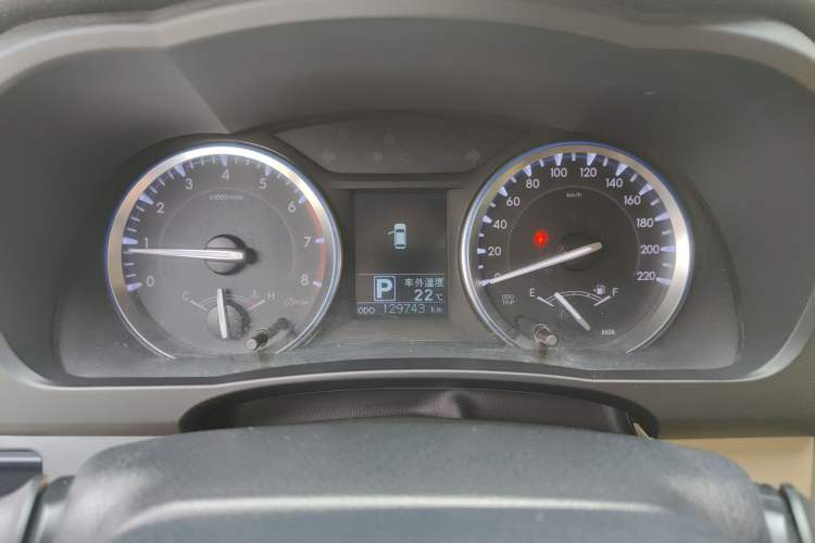 Used Toyota Highlander 2015 2.0T Two-Wheel Drive Elite Edition 5 Seats Odometer Close Up