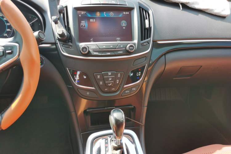 Used Buick Regal 2015 1.6T Elite Tech Model Audio And AC Panel