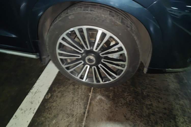 Used Hima AITO M7 2024 1.5T Intelligent Drive 4WD Ultra Version 5 Seats Right Front Wheel Hub