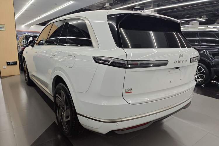 Used ONVO Luxeed L90 2025 Model—Ultra Six-Seater Version
