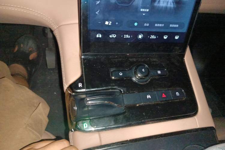 Used Nio ES8 2022 75 kWh 7-Seater Version Gear Lever