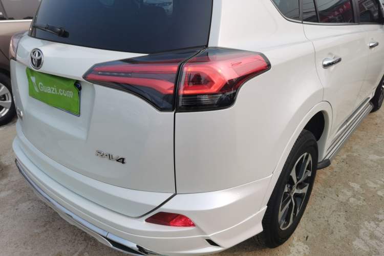 Used Toyota RAV4 2016 2.0L CVT Two-Wheel Drive Comfort Edition China V Standard