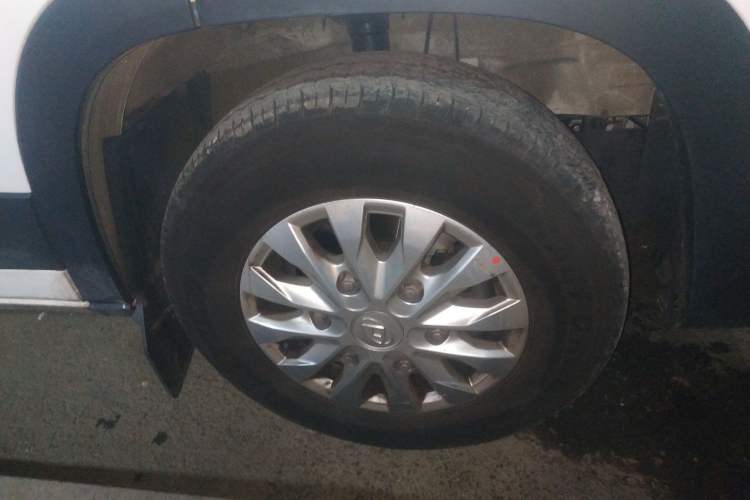 Used SAIC MAXUS Xintu V90 2024 ZhiJie 2.0T Automatic Front-Wheel-Drive Short Wheelbase Mid-Height Design with Single Rear Tire—5/6 Seater