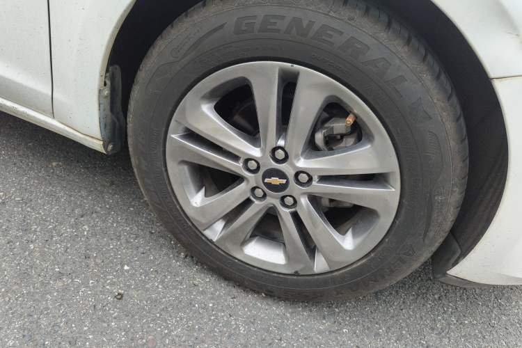 Used Chevrolet Cruze 2015 1.4T DCG Luxury Edition Right Front Wheel Hub