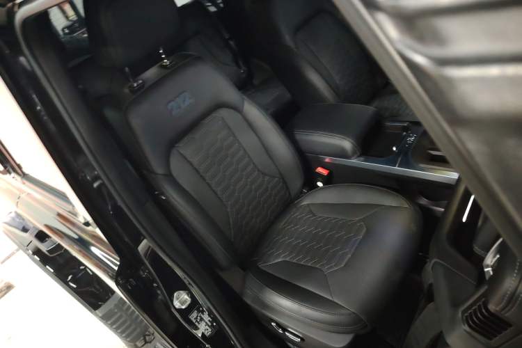 Used 212 T01 2025 2.0T Changfeng