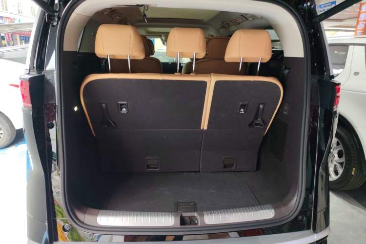 Used Denza D9 2024 DM-i 980 Four-Wheel Drive Prestige Model Trunk