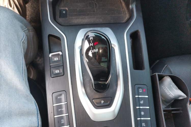 Used Wey VV6 2021 2.0T Two-Wheel Drive Smart Plus