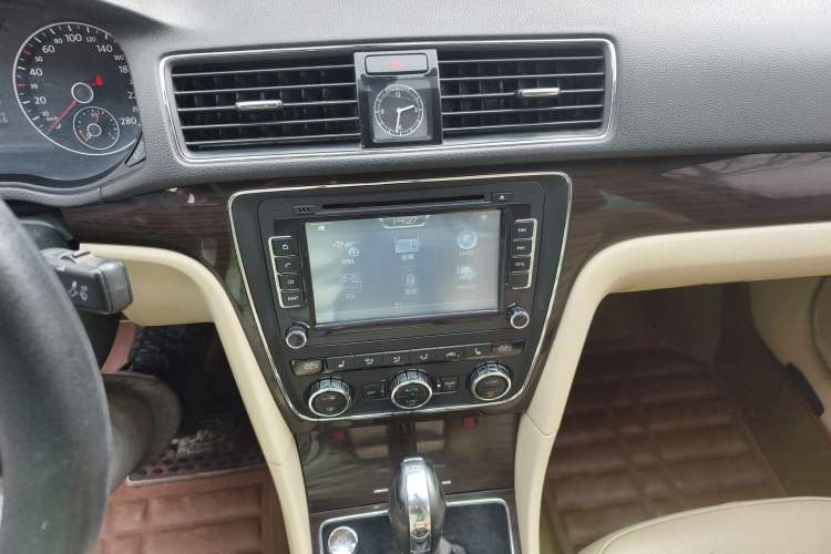 Used Volkswagen Passat 2014 1.8TSI DSG Prestige Edition Audio And AC Panel