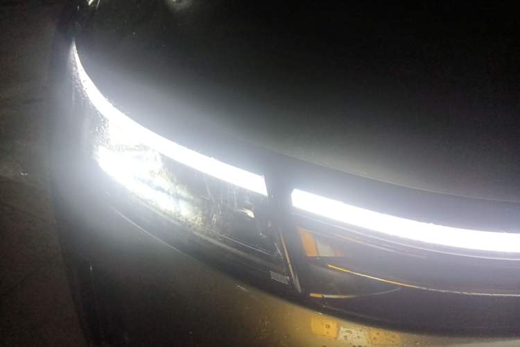 Used Hima AITO M7 2024 1.5T Rear-Drive Plus Version 5 Seats Right Front Headlight