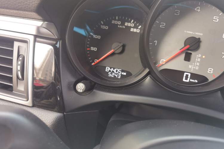 Used Porsche Macan 2017 Macan S 3.0T Odometer Close Up