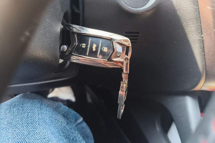 Used CHANGAN CS75 2014 2.0L Manual Luxury Version China IV Standard
