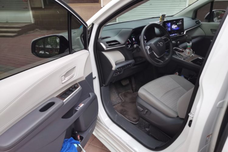 Used Toyota SIENNA 2026 Model 2.5L Dual-Engine Two-Wheel-Drive Comfort Edition
