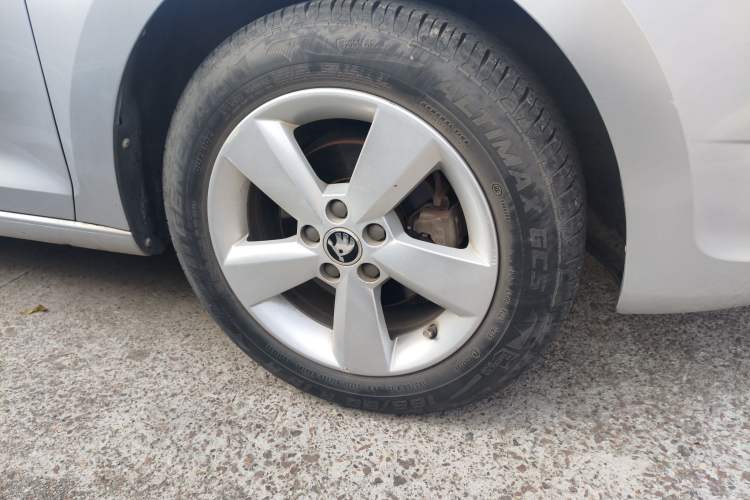 Used Skoda Rapid 2015 1.6L Automatic Smart Selection Model
