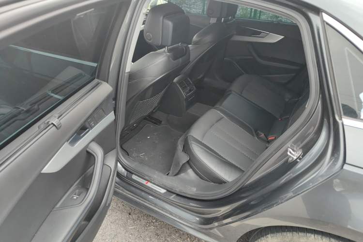 Used Audi A4L 2018 30th Anniversary Edition 45 TFSI quattro Sport model
