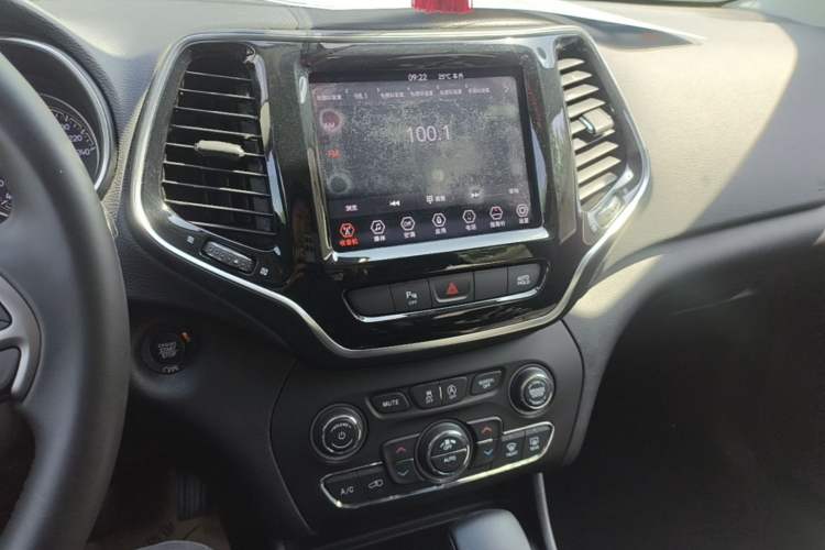 Used Jeep Cherokee 2019 2.0T Two-Wheel Drive Smart Enjoyment Version China VI