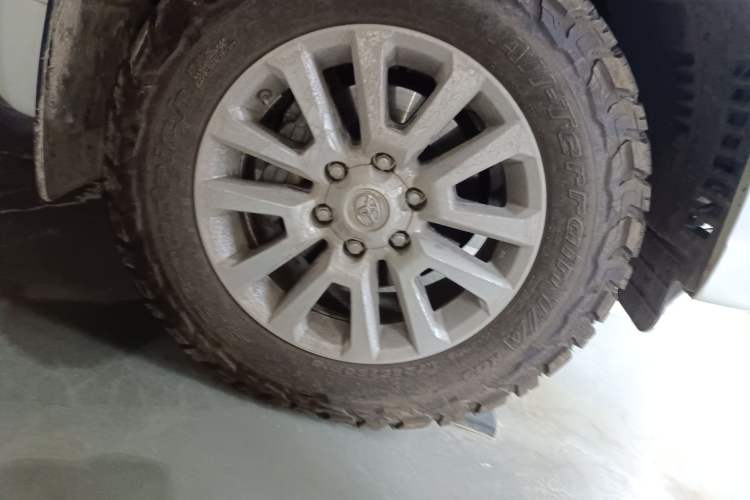 Used Toyota Prado 2016 3.5L Automatic VX NAVI Right Front Wheel Hub